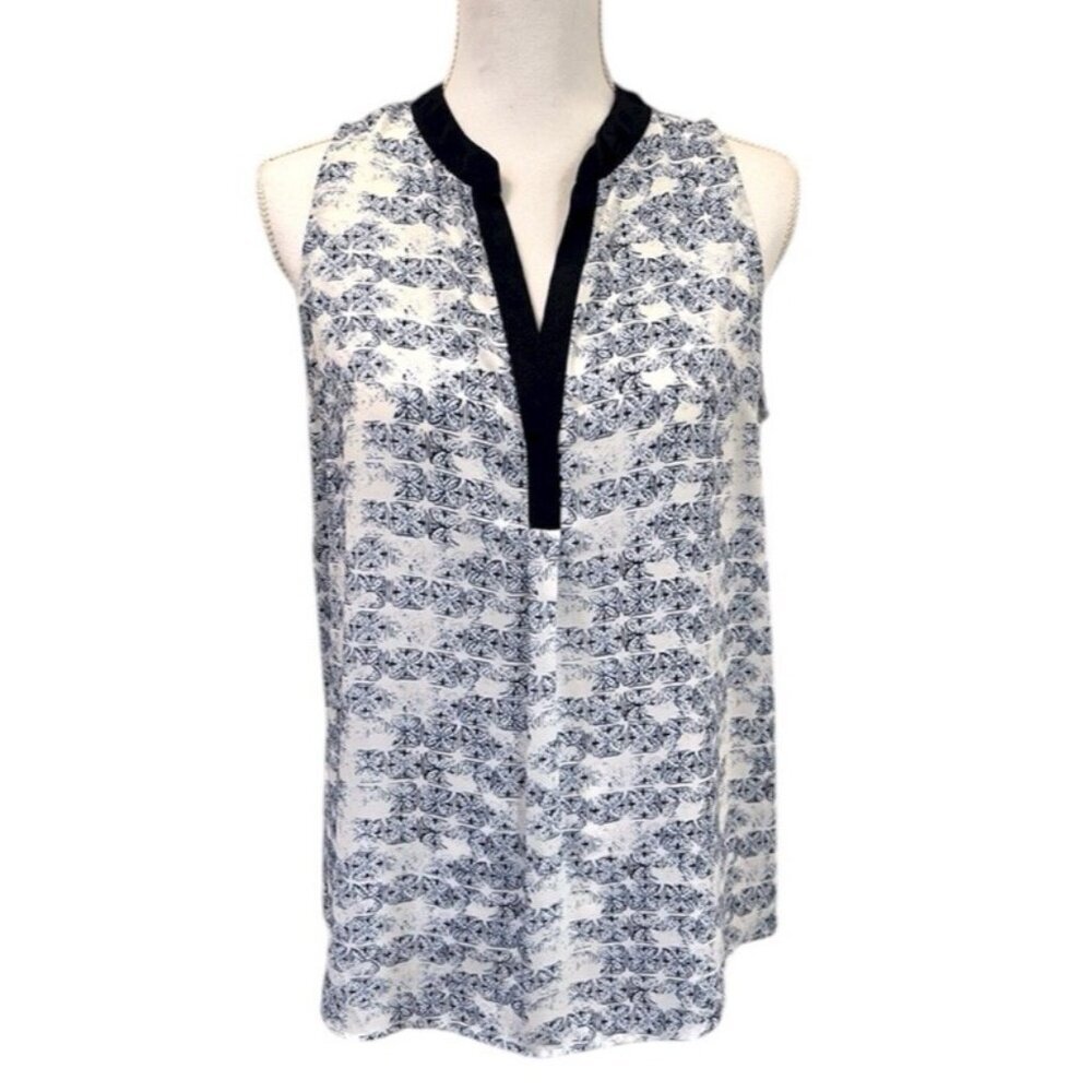 Olive & Oak Blue Floral Sleeveless V-Neck Contemporary Chic Blouse Size Small